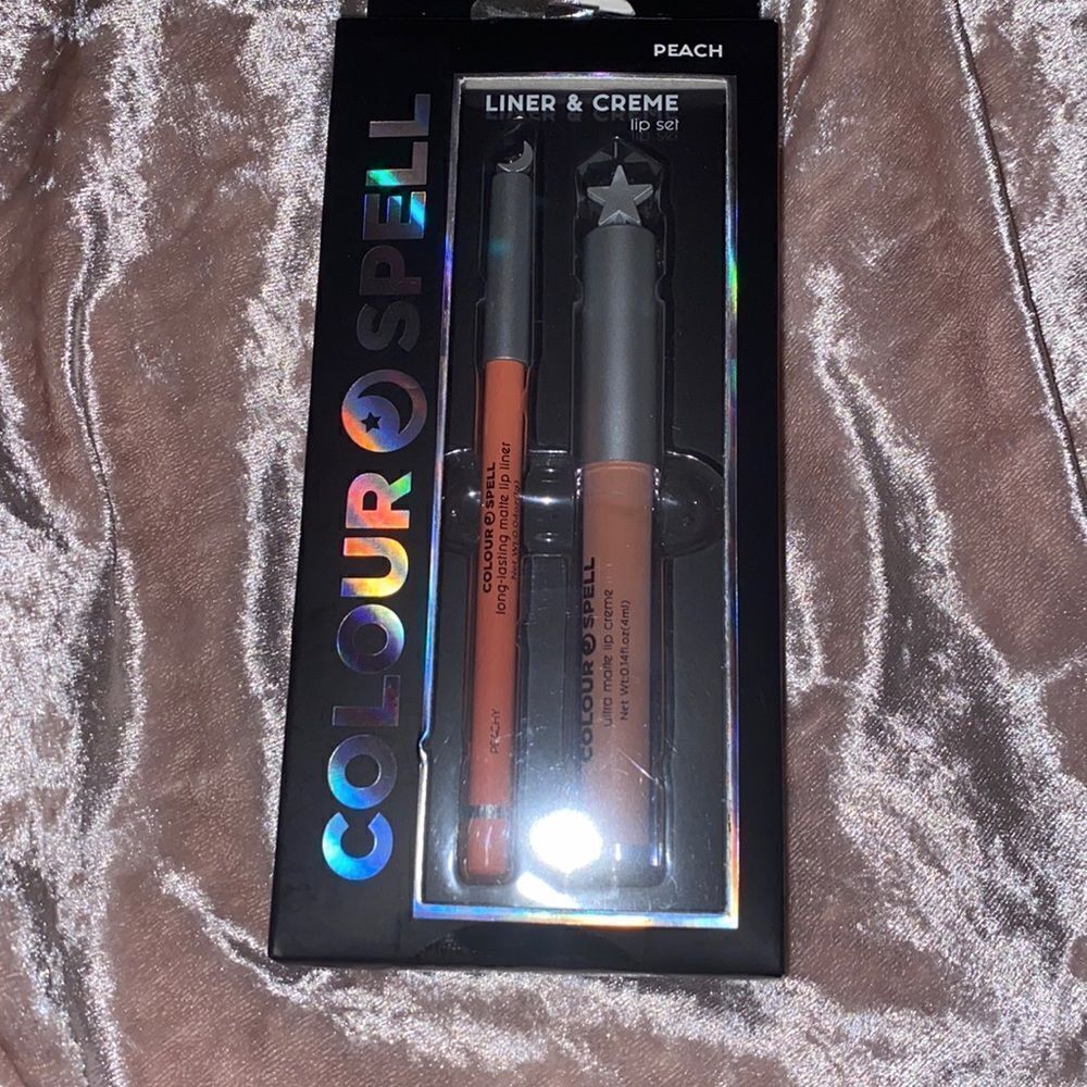 Colour Spell lip Set  Peach Liner and creme